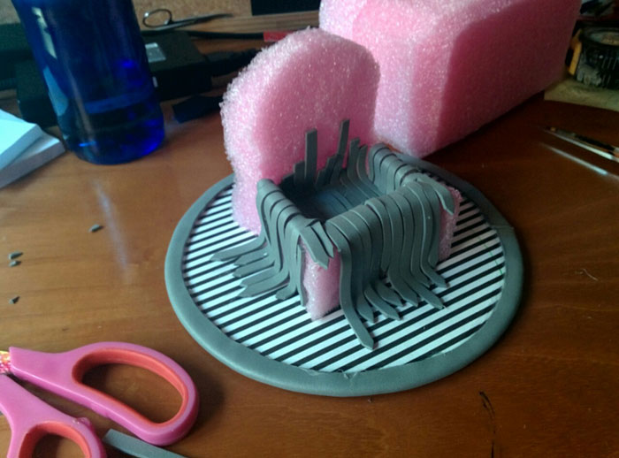Game of Phones: Girl Makes A Mini DIY Iron Throne Stand ...