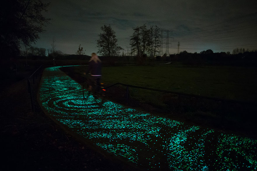 van-gogh-starry-night-glowing-bike-path-daan-roosengaarde-6