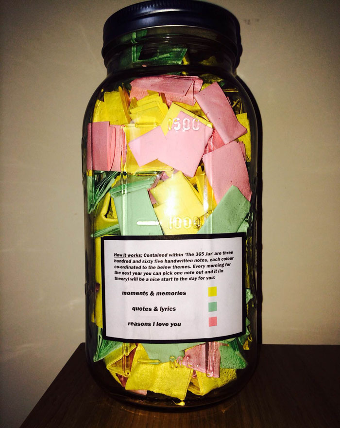 perfect-boyfriend-puts-365-love-notes-in-a-jar-for-his-girlfriend-to