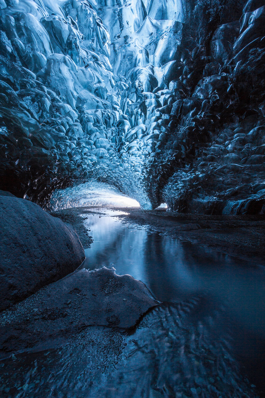 I-finally-visited-the-ice-caves-in-Iceland16__880.jpg