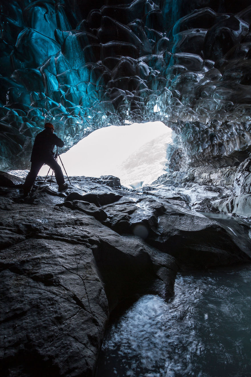 I-finally-visited-the-ice-caves-in-Iceland22__880.jpg