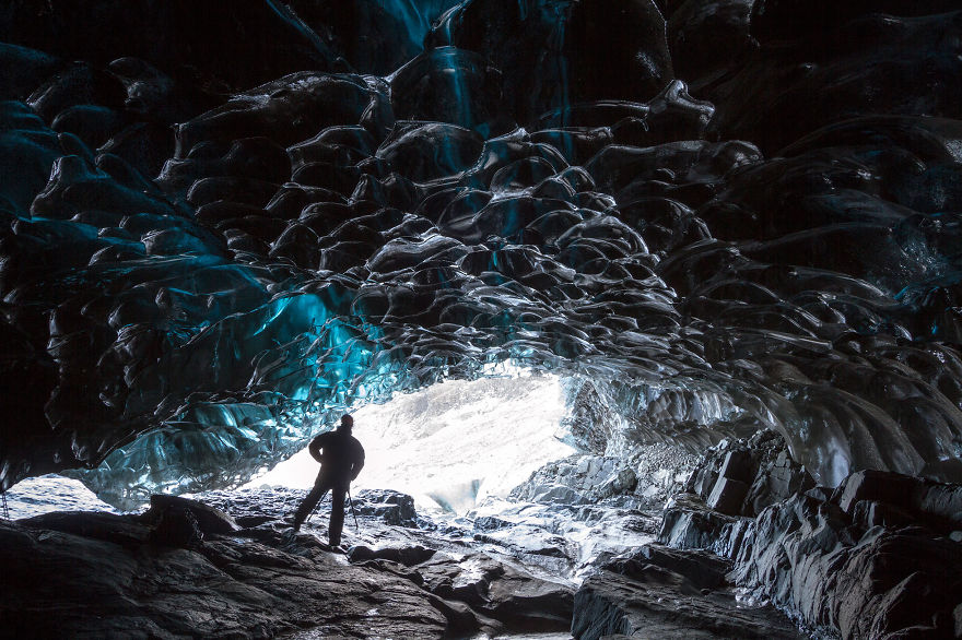 I-finally-visited-the-ice-caves-in-Iceland25__880.jpg