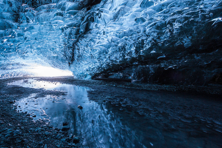 I-finally-visited-the-ice-caves-in-Iceland29__880.jpg