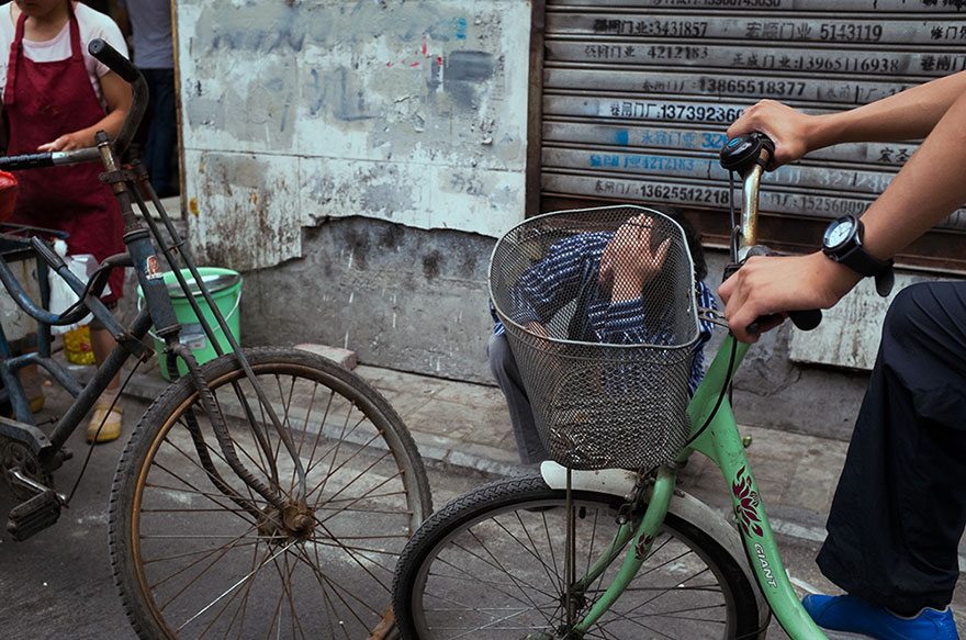 1self-taught-perfectly-timed-street-photography-china-tao-liu-22