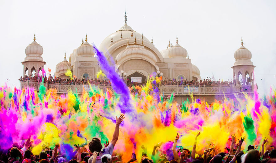 20 Of The Craziest Festivals Around The World That Bring People