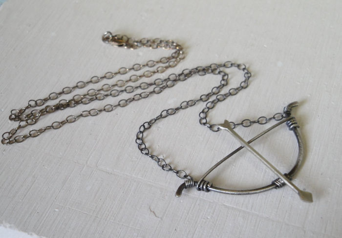 The Hunger Games Catniss Bow Necklace