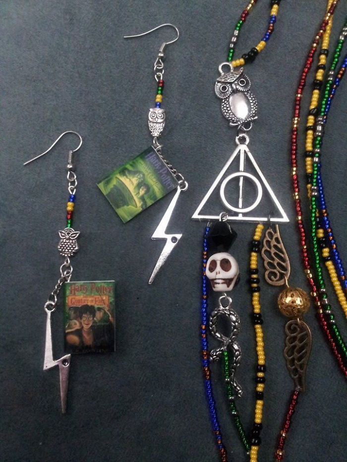 Harry Potter Hogwarts Litnerd Necklace
