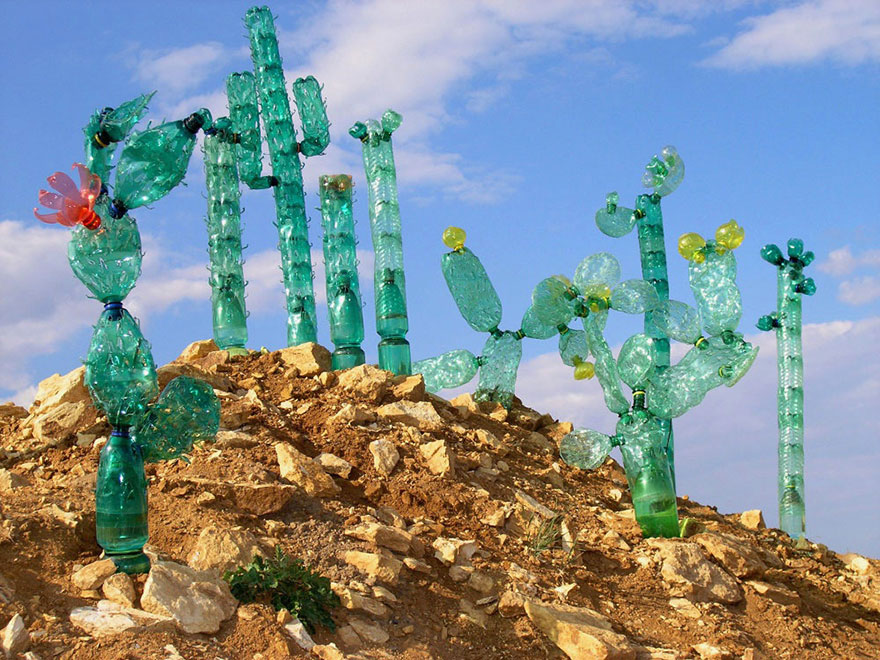 plastic-bottle-sculpture-recycle-art-veronika-richterova-13
