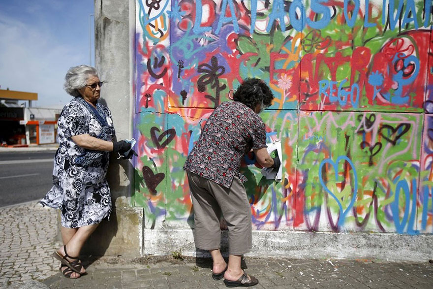 elderly-paint-graffiti-lisbon-lata-65-7