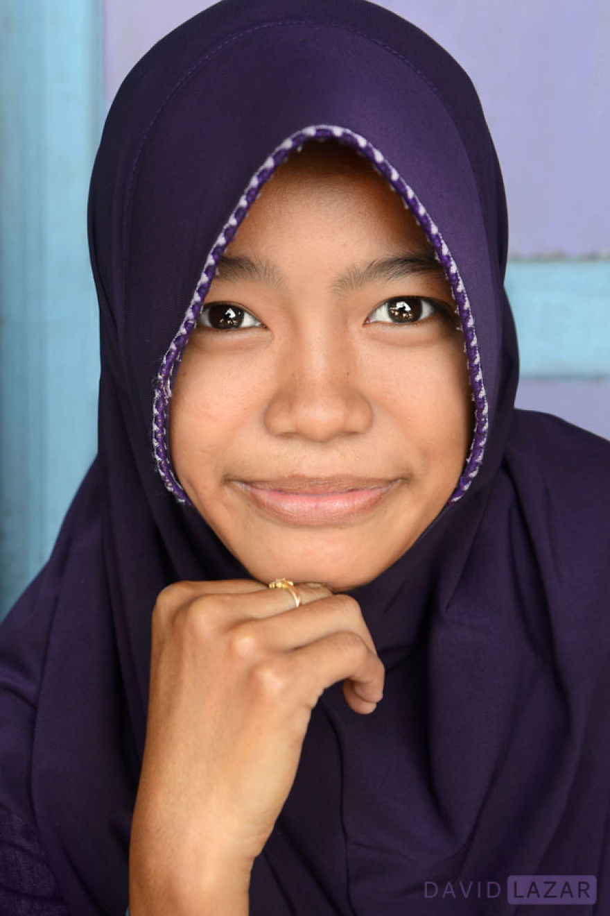 16-Davd-Lazar-Girl-in-Purple-Hijab__880.