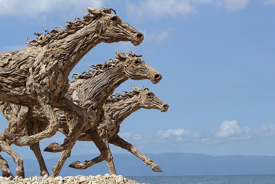 driftwood-horse-sculptures-jame-doran-webb-2