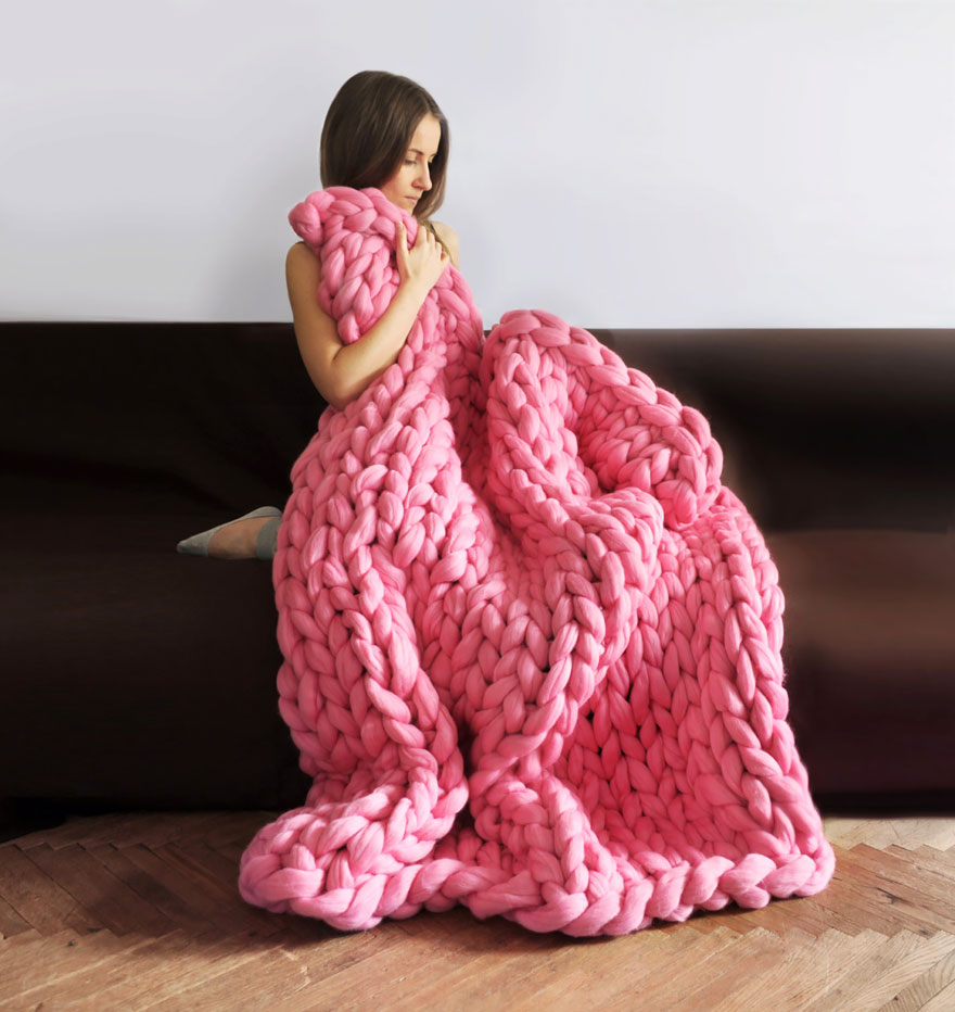 http://static.boredpanda.com/blog/wp-content/uploads/2015/06/giant-super-chunky-wool-knitwear-blankets-anna-mo-4.jpg
