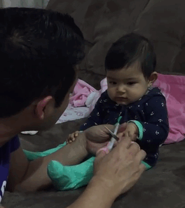 baby-prankster-dad-cuts-nails-marcelinha-brazil-gif-9