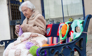 104-Year-Old Street Artist Yarn-Bombs Her Town