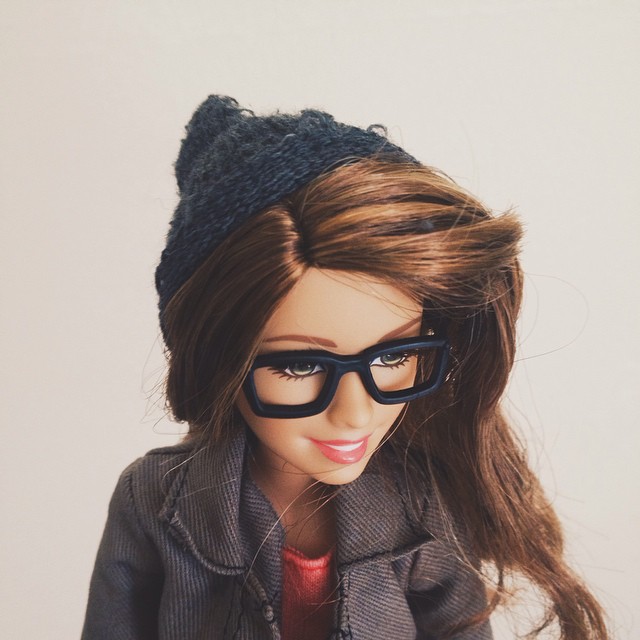 o papusa barbie parodiaza conturile de Instagram 3