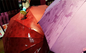 These Japanese Umbrellas Reveal Hidden Patterns When Wet