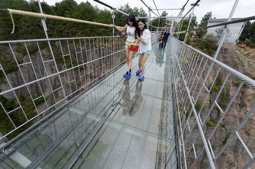 worlds-longest-glass-bridge-shiniuzhai-geopark-china-8