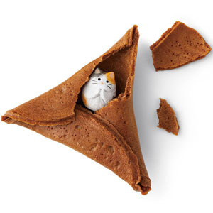Japan Created A Purrfect Alternative To Fortune Cookies - Fortune Cat Rice Crackers