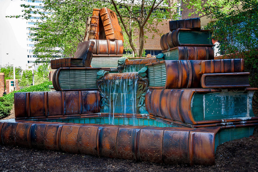 Cincinnati Main Library book fountain