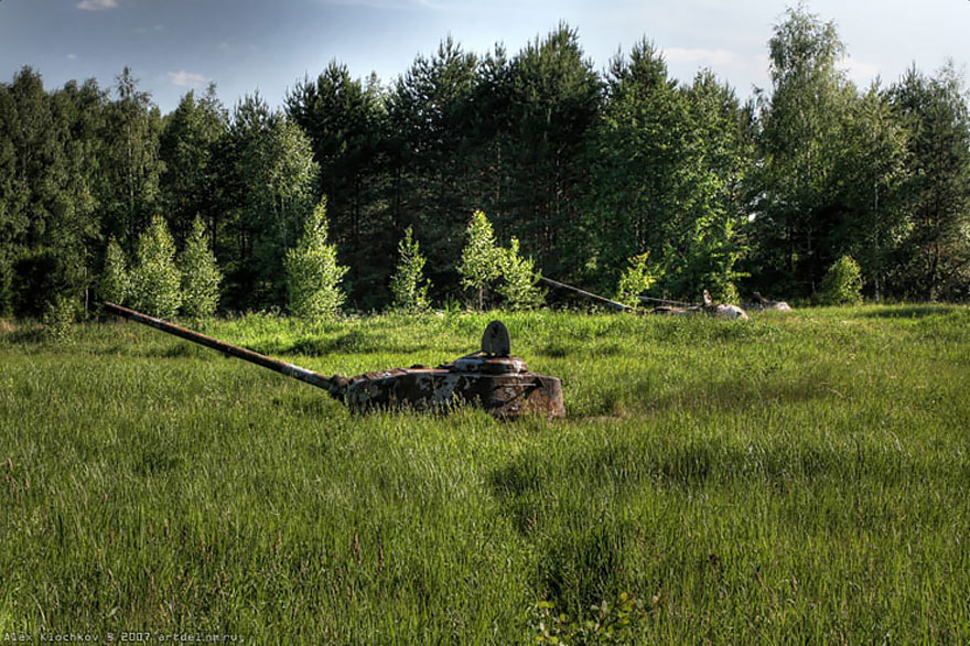 被遗弃的坦克基地在俄罗斯