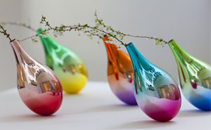 Flower Vases That Swing When Petals Fall