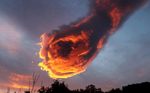 Stunning Cloud Formation Appears Above Portugal, People Call It "The Hand Of God"
