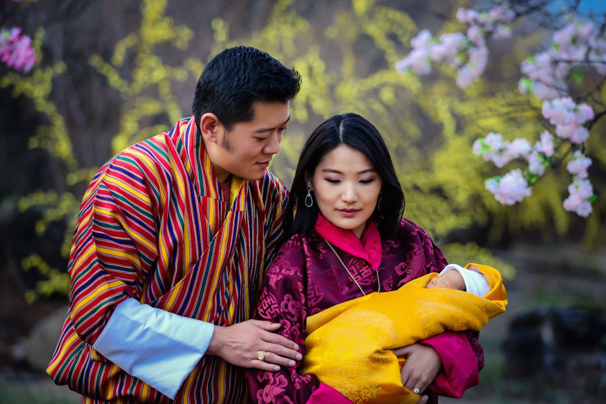 Bhutánčania oslávili narodenie princa vysadením 108 tisíc stromov