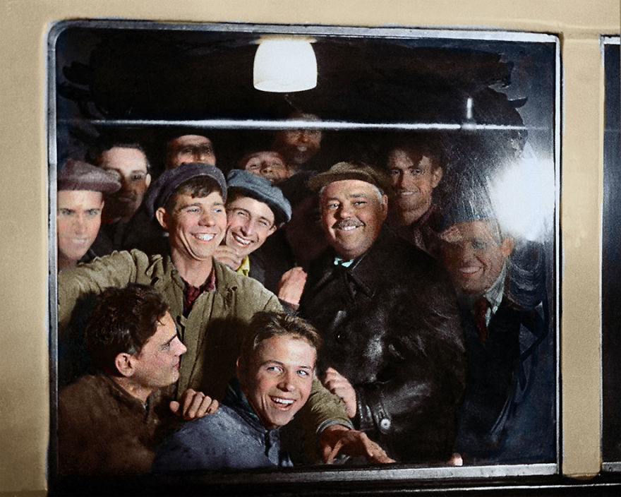 [Imagen: colorized-vintage-old-photos-russia-40-5...8__880.jpg]