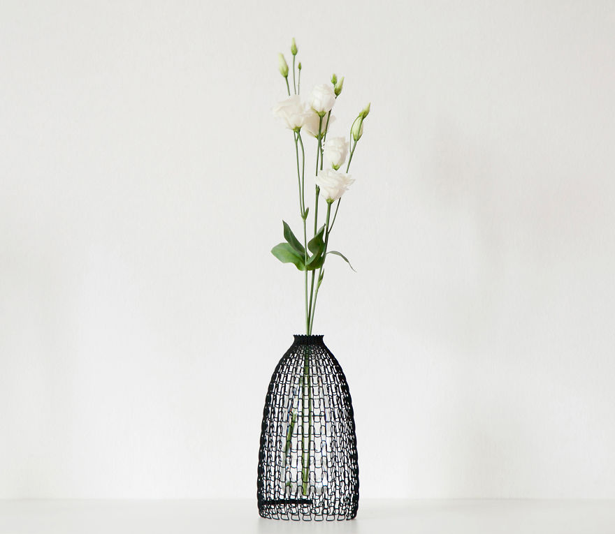 Libero Rutilo - kolekcja wazonów 3D, które nadają "drugie życie" plastikowym butelkom. Libero Rutilo - these collection of 3D printed vases give plastic bottles a "second life".