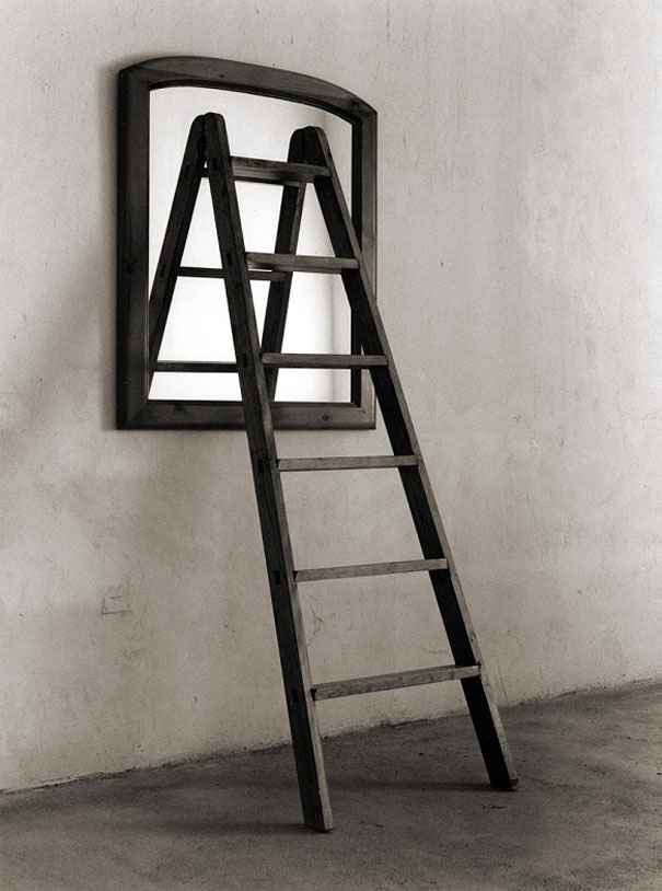 Chema Madoz - czarno-białe surrealistyczne fotografie. Chema Madoz - black and white surrealist photographs.