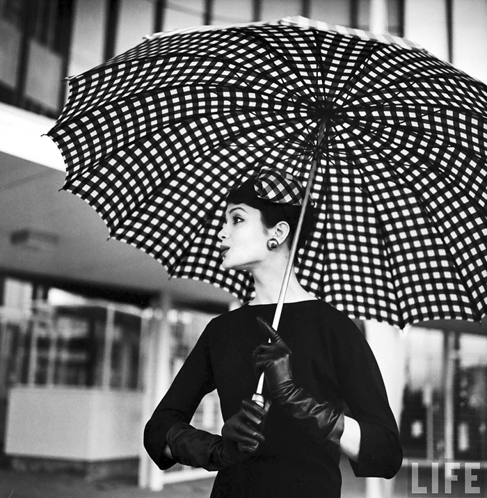 vintage-black-and-white-women-fashion-photography-nina-leen-21-573095a17367c__700.jpg