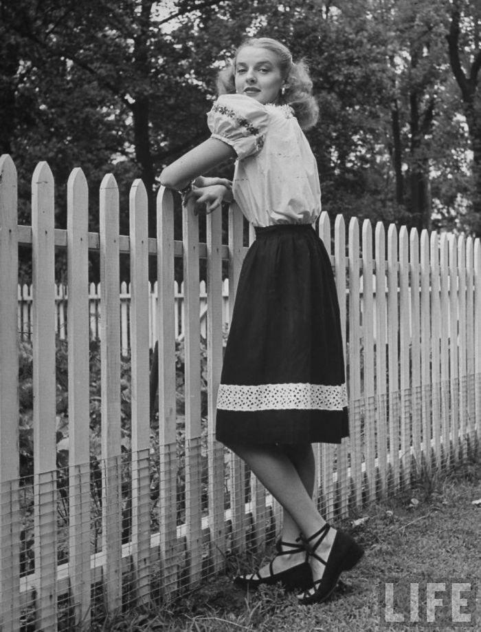 vintage-black-and-white-women-fashion-photography-nina-leen-75-57309635e77cb__700.jpg
