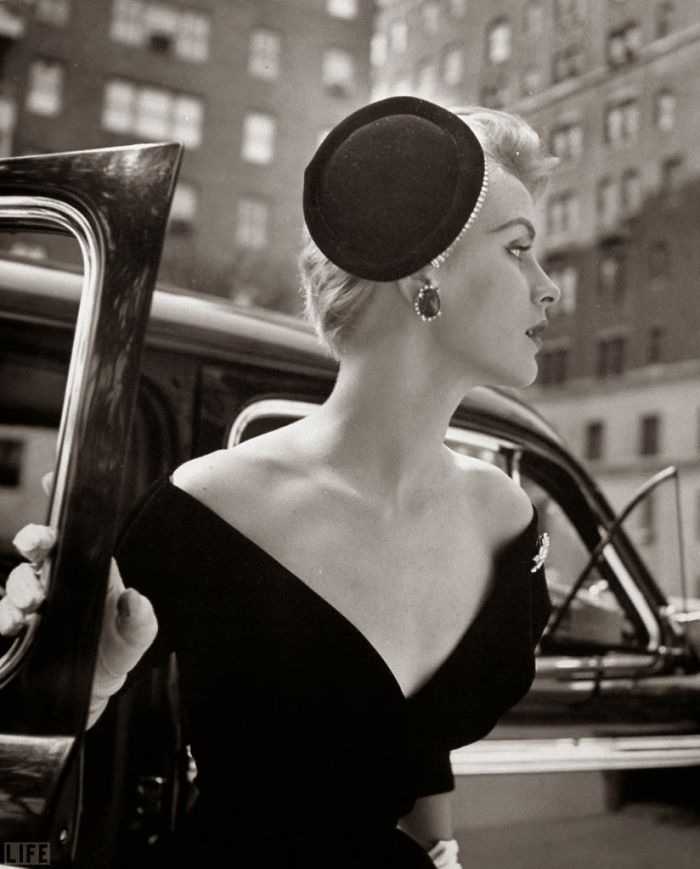 vintage-black-and-white-women-fashion-photography-nina-leen-90-57309656c4ac8__700.jpg