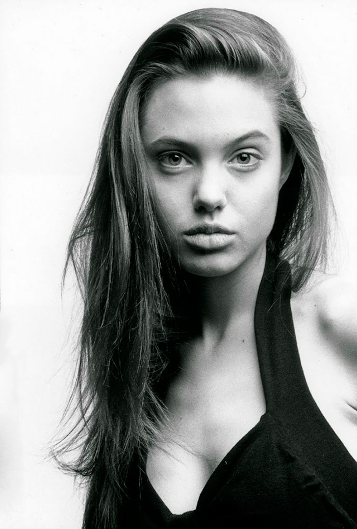15 Year Old Angelina Jolie During One Of Her First Photoshoots 