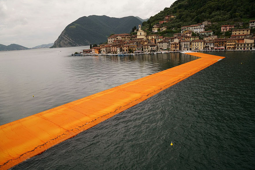 floating-piers-open-christo-jeanne-claude-italy-25