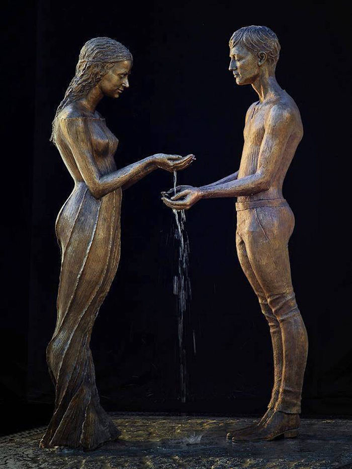 Małgorzata Chodakowska - fontanny z brązu. Malgorzata Chodakowska - bronze fountains.