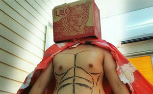 Cheap Cosplay Guy Strikes Again With Low-Cost Costumes From Household Objects