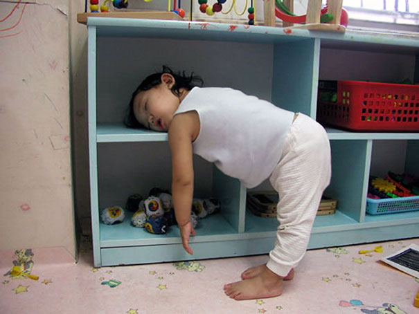 Hilarious And Undeniable Proof That Kids Can Sleep Absolutely Anywhere