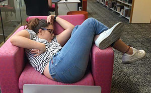 Girl Falls Asleep At Uni, And The Internet's Response Is Wilder Than Her Dreams