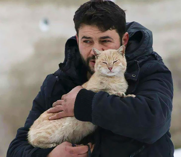 cat-man-aleppo-syria-12