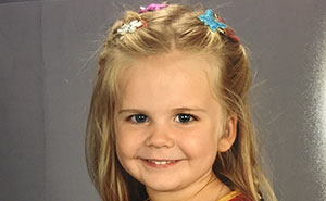 3-Year-Old Chooses Her Own Outfit For School Photos, Becomes Internet's Hero