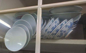 Mom Asks The Internet To Help Her Open This Cupboard, Here Are The Responses