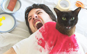 Guy And His Cats Recreate Famous Movie Scenes Together, And It Couldn't Get Any Funnier