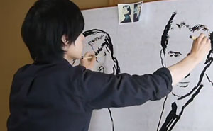 Japanese Artist Draws Two Separate Portraits Simultaneously