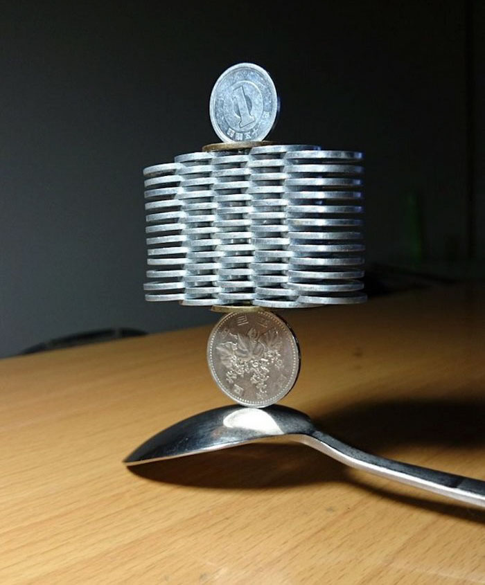 coin-stacking-gravity-thumbtani-japan-11a.jpg