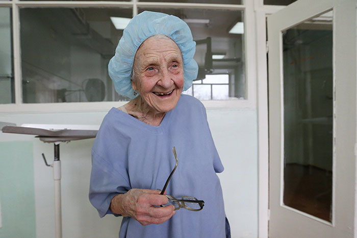 89-year-old-surgeon-alla-ilyinichna-levushkina-13
