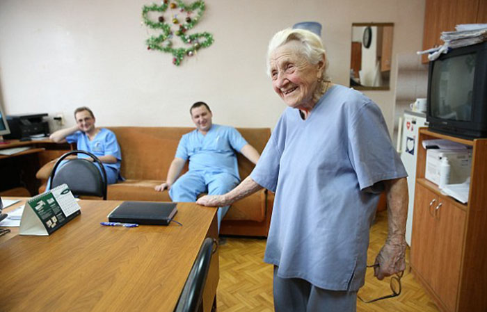 89-year-old-surgeon-alla-ilyinichna-levushkina-6