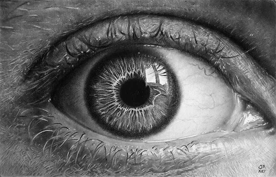I Make Realistic Charcoal And Graphite Drawings