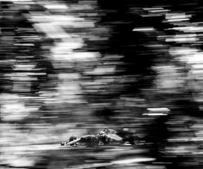 Photographer Shoots Formula 1 With 104-Year-Old Camera, And Heres The Result