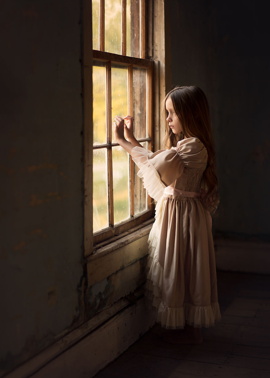  photographed 7-year-old daughter haunted ghost town 